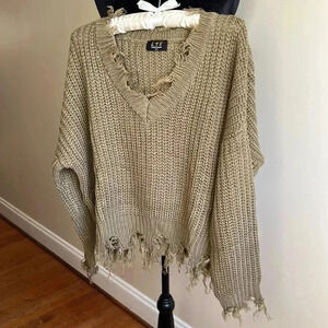 LTX SPORTSWEAR DISTRESSED SWEATER EUC SIZE LARGE
